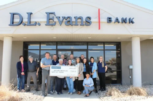D.L. Evans Bank donates $25,000 to United Way of Northern Utah